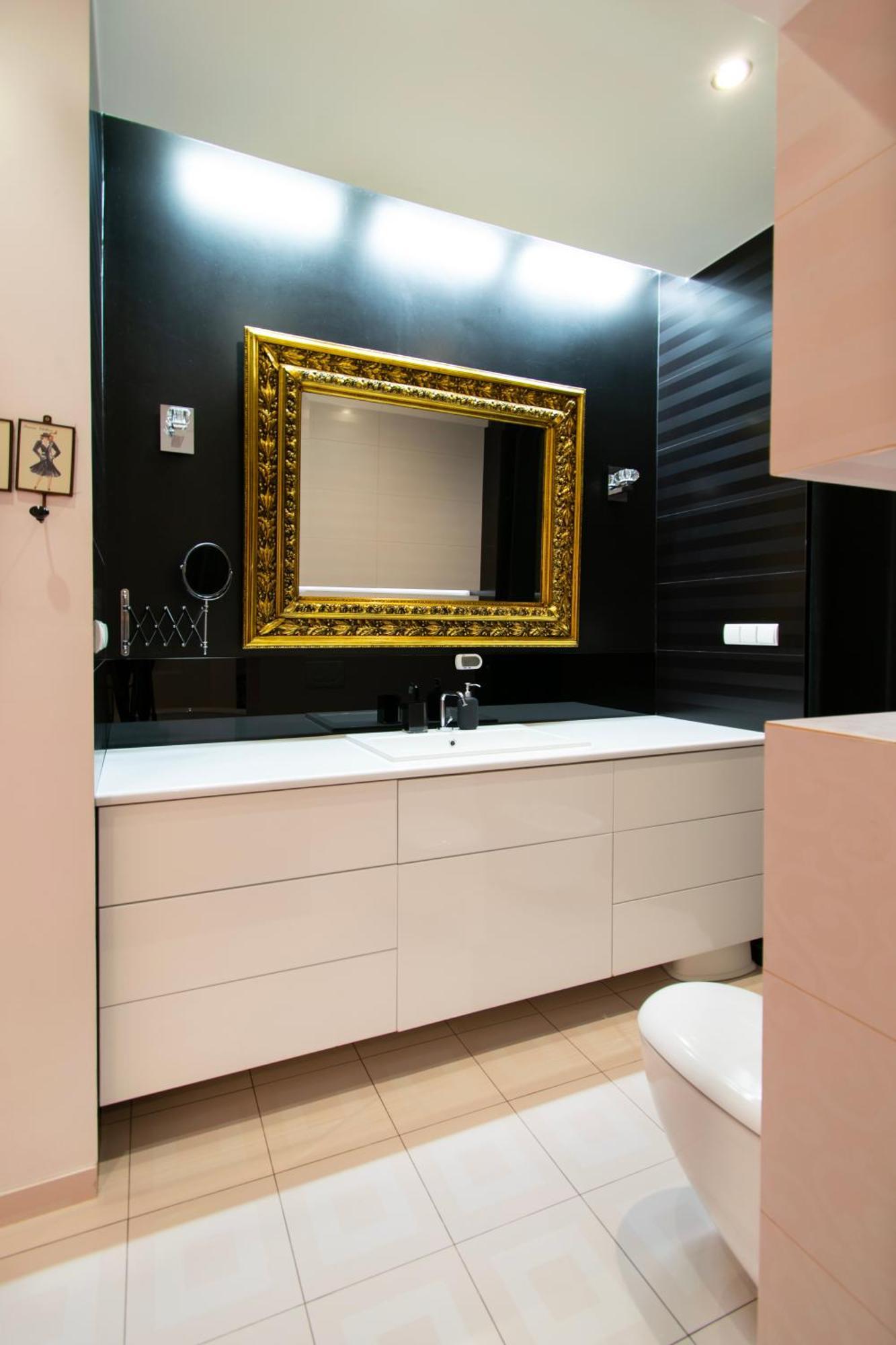 Spacious 3Br Apartment With Ac In Living Room, 2 Balconies Краків Екстер'єр фото